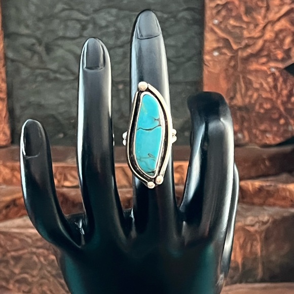 Vintage Native American Sterling Silver Turquoise Ring - Picture 9 of 11